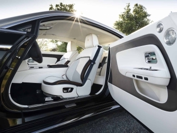 Rolls-Royce Spectre Rental in Miami: The Quietest Way to Make an Entrance image