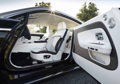 Rolls-Royce Spectre Rental in Miami: The Quietest Way to Make an Entrance blog image